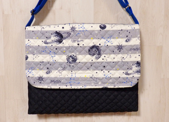 ショルダー型図書袋★惑星ボーダー柄×紺デニムキルト　男の子　宇宙星座図鑑　黒グレー　レッスンバッグ　入園入学 9枚目の画像