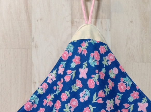 小さな花畑★ネイビー×ピンク ループ付きガーゼタオル　ハンカチ　ターコイズブルー水彩　北欧　女の子　入園 2枚目の画像