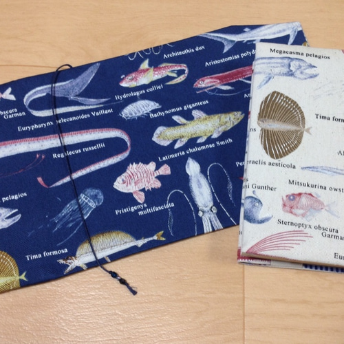 深海図鑑☆文庫サイズブックカバー☆アイボリー／ネイビー 水族館 深海