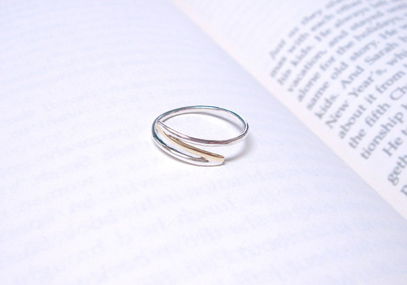 シルバーと真鍮の華奢ラインリング(Silver ring) 3枚目の画像