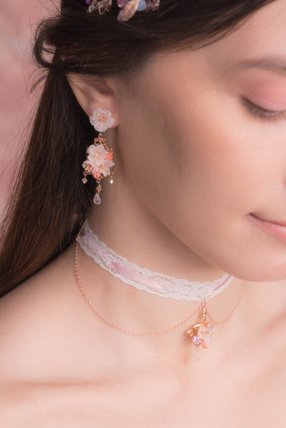 こぼれた桜BLOSSOM満開桜のシャンデリアイヤリングを見る -  Pamycarie Handmade Jewelry 2枚目の画像