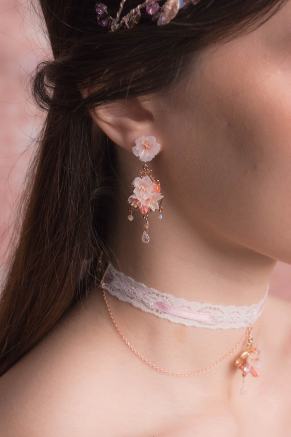 こぼれた桜BLOSSOM満開桜のシャンデリアイヤリングを見る -  Pamycarie Handmade Jewelry 3枚目の画像