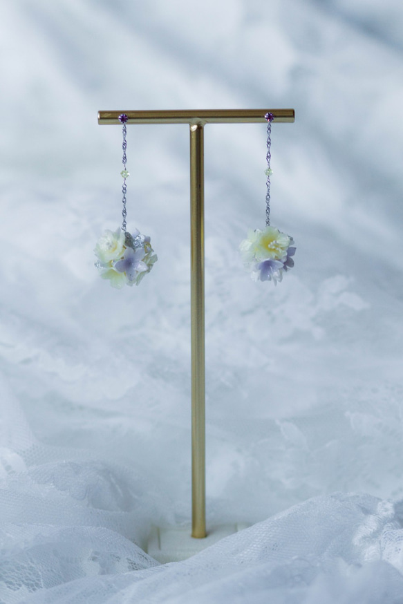 POM POM 冬日雪牡丹花球耳環(三色可選) - Pamycarie 手工製作飾品 第2張的照片