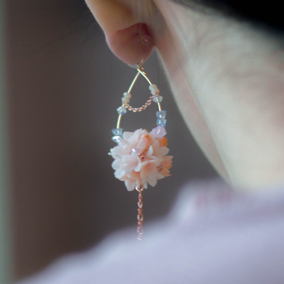 桜の花BLOSSOM桜のボールのイヤリング -  Pamycarie Handmade Jewelry 2枚目の画像
