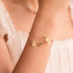 Sunshower Frangipani Tie Bangle  - パミカリーハンドメイドジュエリー 2枚目の画像