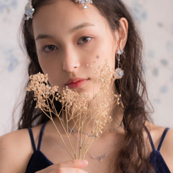 Sunshower：雨の中の花のヘアクリップ -  Pamycarie Handmade Jewelry 7枚目の画像