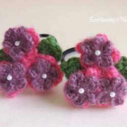 【再販】セントポーリア～紫色＆濃いピンクの３つのお花のヘアゴム 2枚目の画像
