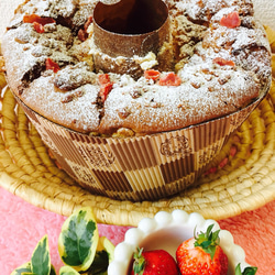 たっぷりいちごのクランブルシフォンケーキ 2枚目の画像