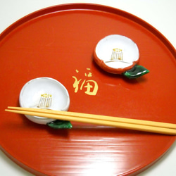 豆皿　赤椿白椿セット(箸置きタイプ） 3枚目の画像
