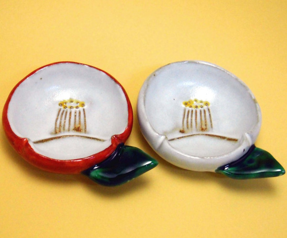 豆皿　赤椿白椿セット(箸置きタイプ） 1枚目の画像
