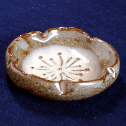 オーダー豆皿（粉引梅） 2枚目の画像