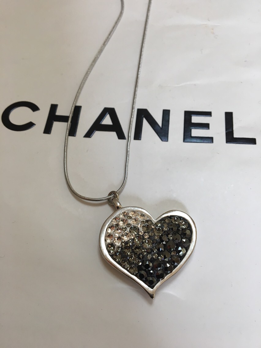 スワロフスキーネックレス