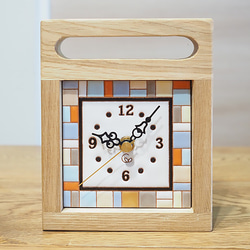 スペインタイルと無垢材の木枠の置き時計（ブロック） 1枚目の画像