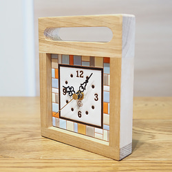 スペインタイルと無垢材の木枠の置き時計（ブロック） 2枚目の画像