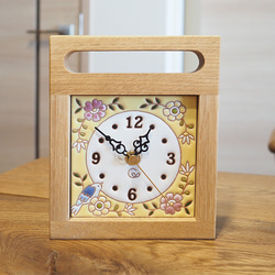 スペインタイルと無垢材の木枠の置き時計（小花と小鳥） 1枚目の画像