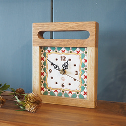 スペインタイルと無垢材の木枠の置き時計（エメラルド） 1枚目の画像
