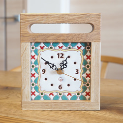 スペインタイルと無垢材の木枠の置き時計（エメラルド） 2枚目の画像