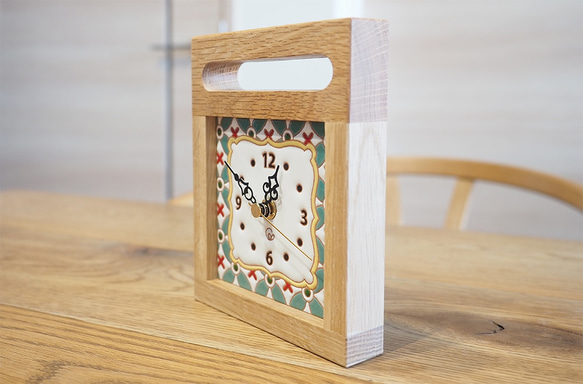 スペインタイルと無垢材の木枠の置き時計（エメラルド） 3枚目の画像