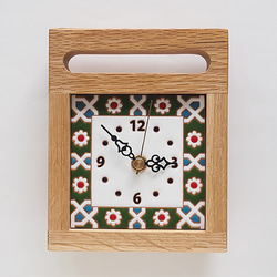 スペインタイルと無垢材の木枠の置き時計（ペルシャンフラワー） 3枚目の画像