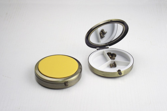 レトロなポータブル別の薬箱ポータブル化粧鏡ラウンドレザー金属小さな収納ボックスカスタム色 1枚目の画像