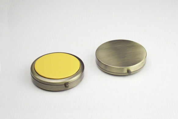 レトロなポータブル別の薬箱ポータブル化粧鏡ラウンドレザー金属小さな収納ボックスカスタム色 3枚目の画像