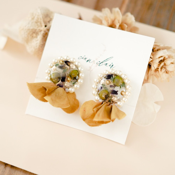 樹花花果系列珍珠鑲邊荷葉邊橄欖耳環耳環 第3張的照片