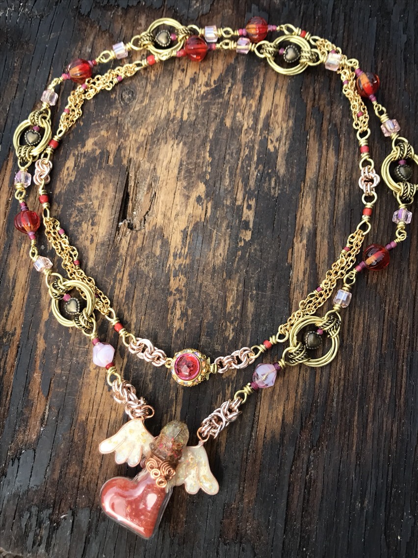 Heart&craft〜ガラスのハートオルゴナイトとビンテージパーツのチェーンメイルネックレス〜