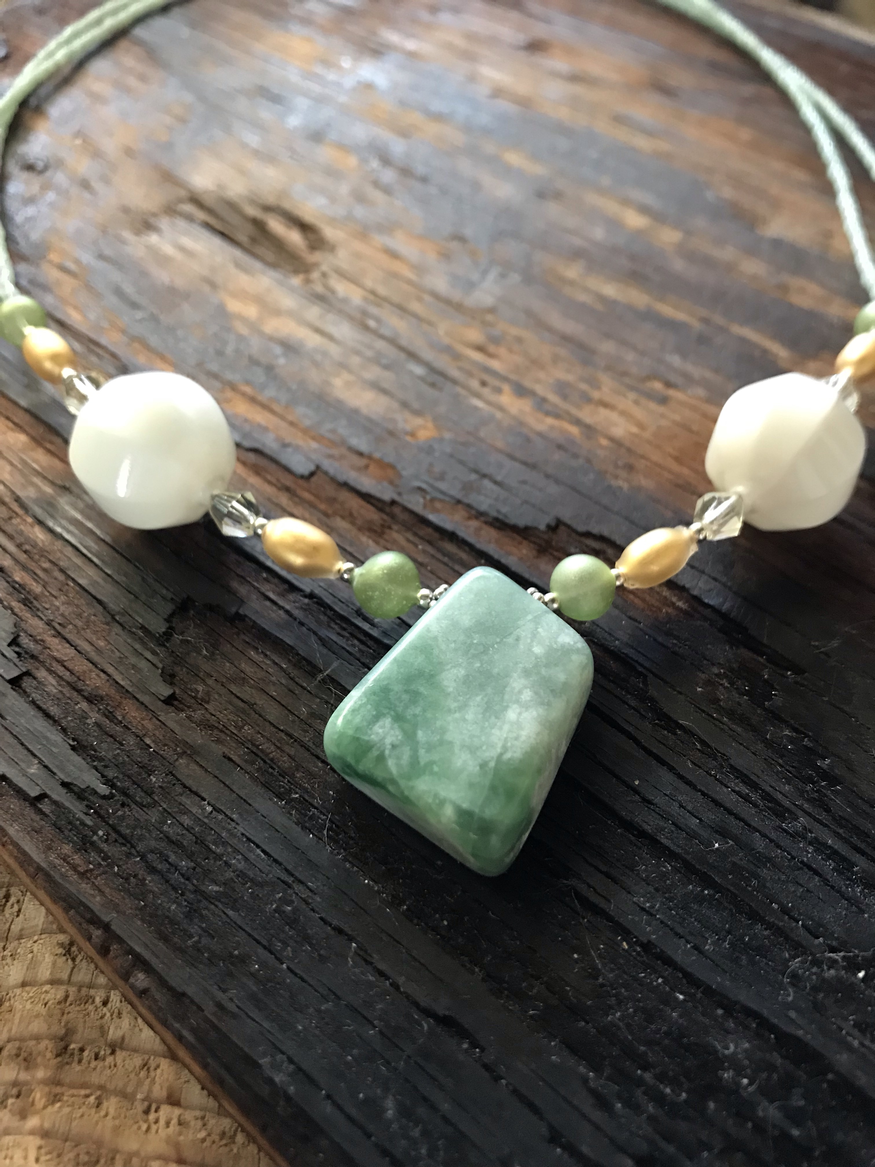 時の旅路Ⅹ〜糸魚川翡翠とビンテージビーズのネックレス〜