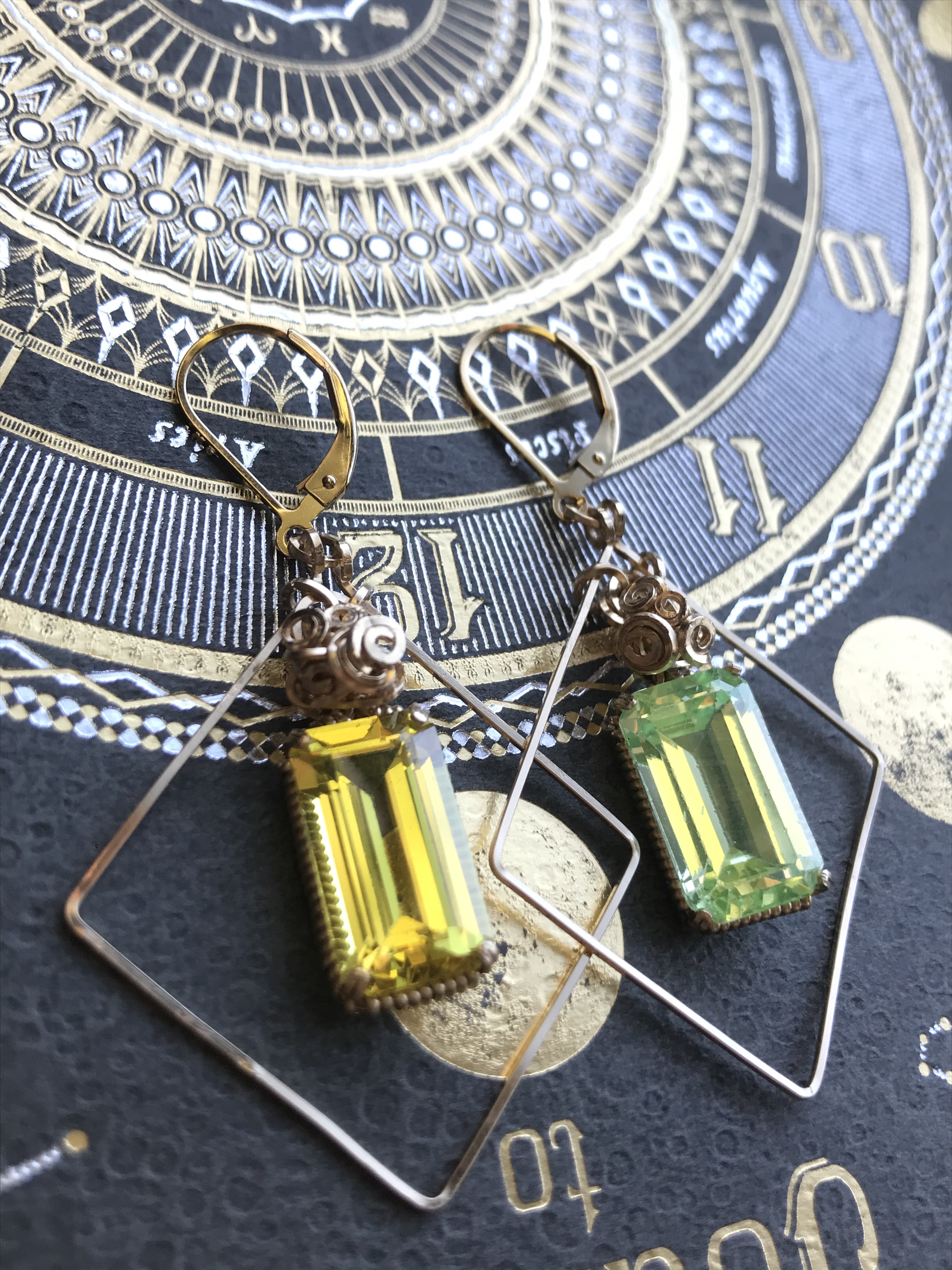 Gemini・pierce〜シンセティックコランダムとスピネルのピアス〜