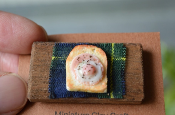 ミニチュアクレイ ハムエッグトーストのマグネット 1枚目の画像