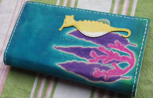 レザー２つ折り長財布「ウミノコ」 1枚目の画像