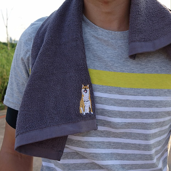 柴犬刺繡純棉紫灰色毛巾 第1張的照片