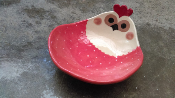 DoDo手作 動物造型碗-草莓兜兜雞淺碗(紅底白點) 第2張的照片