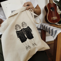 雙胞胎女孩環保袋/插畫/手工絲網印刷/tote bag 第4張的照片