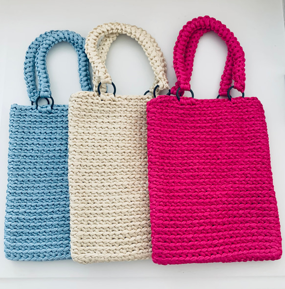 【イタリア製糸】手編みの手提げバッグ〜持ちやすく使いやすい♪伸縮性がありサイズ感も十分☆カラー10種から選べる 1枚目の画像