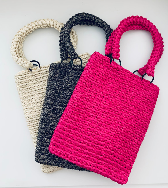 【イタリア製糸】手編みの手提げバッグ〜持ちやすく使いやすい♪伸縮性がありサイズ感も十分☆カラー10種から選べる 7枚目の画像