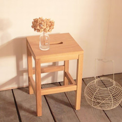 スツール 持ち手つき 木製 チェア 椅子 イス おしゃれ 北欧 シンプル 丸椅子 無垢材 オーク 韓国 インテリア 6枚目の画像