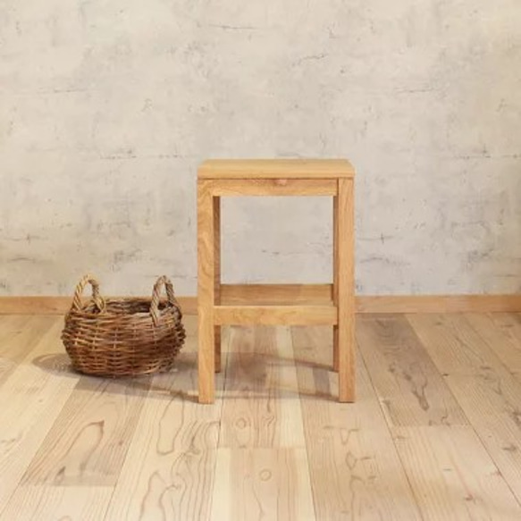 スツール 持ち手つき 木製 チェア 椅子 イス おしゃれ 北欧 シンプル 丸椅子 無垢材 オーク 韓国 インテリア 2枚目の画像