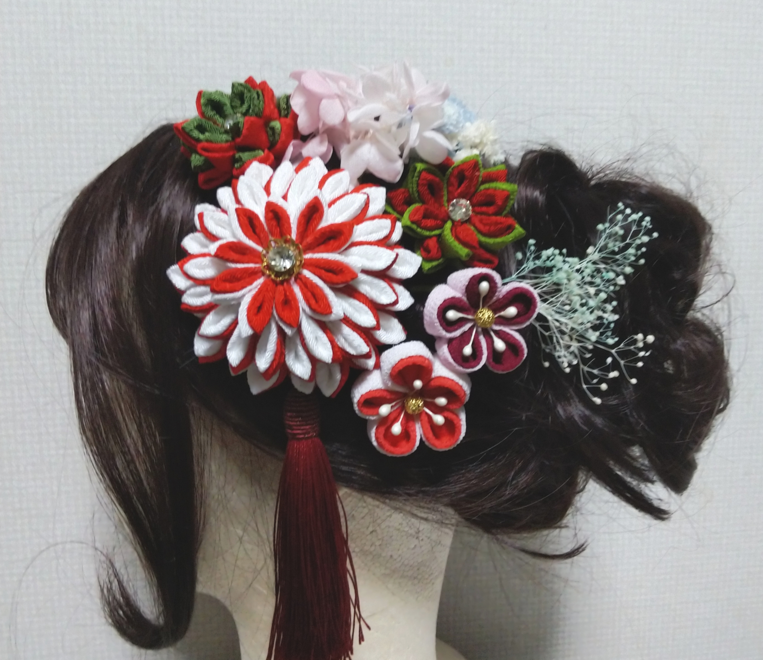 髪飾り　髪飾り赤　髪飾り白　成人式髪飾り　卒業式髪飾り　七五三髪飾り　つまみ細工髪飾り　袴髪飾り　振袖　色打掛