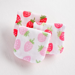 Cute Strawberry ふわふわ&やわらか８重ガーゼ ハンカチ 3枚セット♪（限定カラー使用） 1枚目の画像