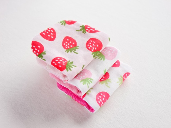 Cute Strawberry ふわふわ&やわらか８重ガーゼ ハンカチ 3枚セット♪（限定カラー使用） 3枚目の画像