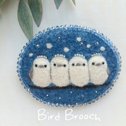 ※Bird brooch78※雪がしんしん冬のシマエナガたち・野鳥の羊毛刺繍ブローチ 1枚目の画像