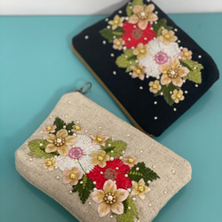 花の刺繍リネンポーチ -(中/大サイズ ) 3枚目の画像