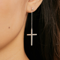我們愛 十字架不對稱純銀耳環 第3張的照片