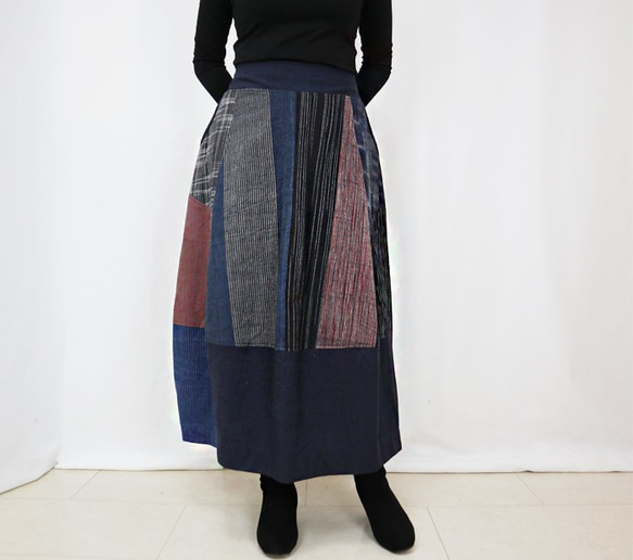再販☆手織り綿絣、後ろ姿も可愛いパッチワークロングスカート、インディゴ、オールシーズン 5枚目の画像