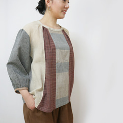 手織り綿パッチワークの涼しい七分袖トップス、ベージュミックス 6枚目の画像