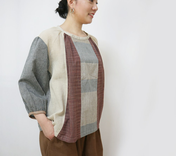 手織り綿パッチワークの涼しい七分袖トップス、ベージュミックス 6枚目の画像
