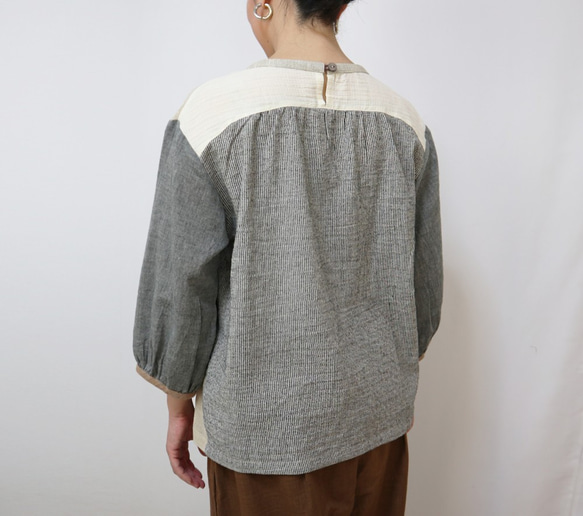手織り綿パッチワークの涼しい七分袖トップス、ベージュミックス 9枚目の画像