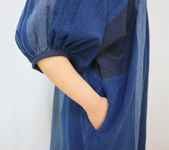 手織り綿絣、プラスサイズのインディゴ染めワンピース 8枚目の画像
