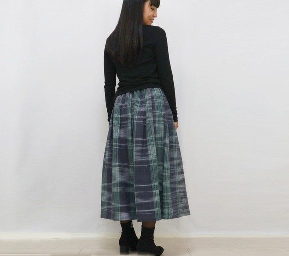 手織り綿縦縞絣ロングスカート、インディゴＸグリーンチェック柄、オールシーズン 5枚目の画像